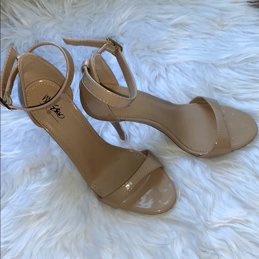 Heels - Picture 2 of 6